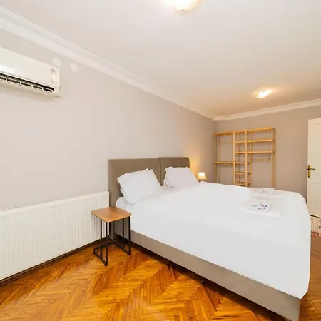 Flat W Balcony 3 Min To Konyaalti Beach In Lejlighed *