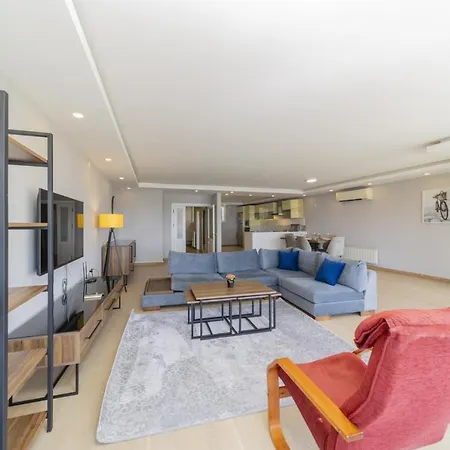 Flat W Balcony 3 Min To Konyaalti Beach In Lejlighed Antalya